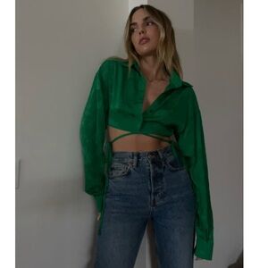 TAKE NOTICE CROP SHIRT in GREEN